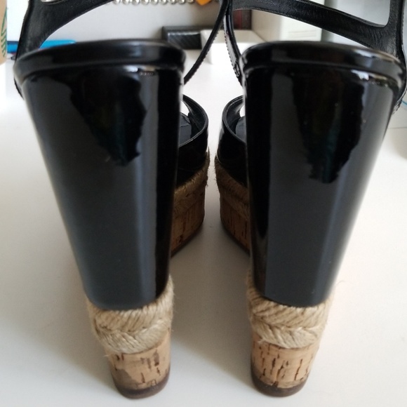 Gucci Hollie Patent Leather Wedge - Picture 8 of 8